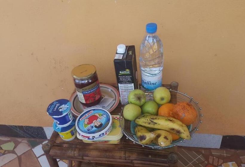 اتاق لوکس با تخت بزرگ, Ecole Lodge Antananarivo