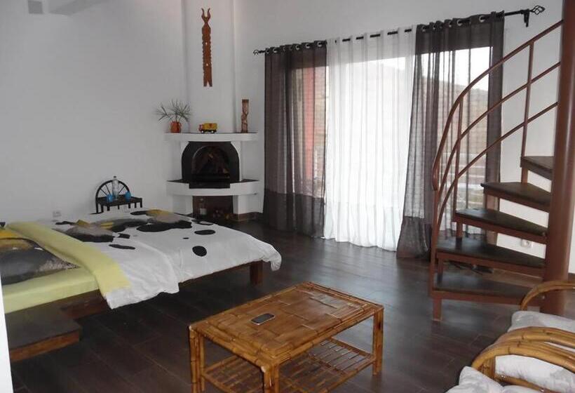 اتاق لوکس با تخت بزرگ, Ecole Lodge Antananarivo