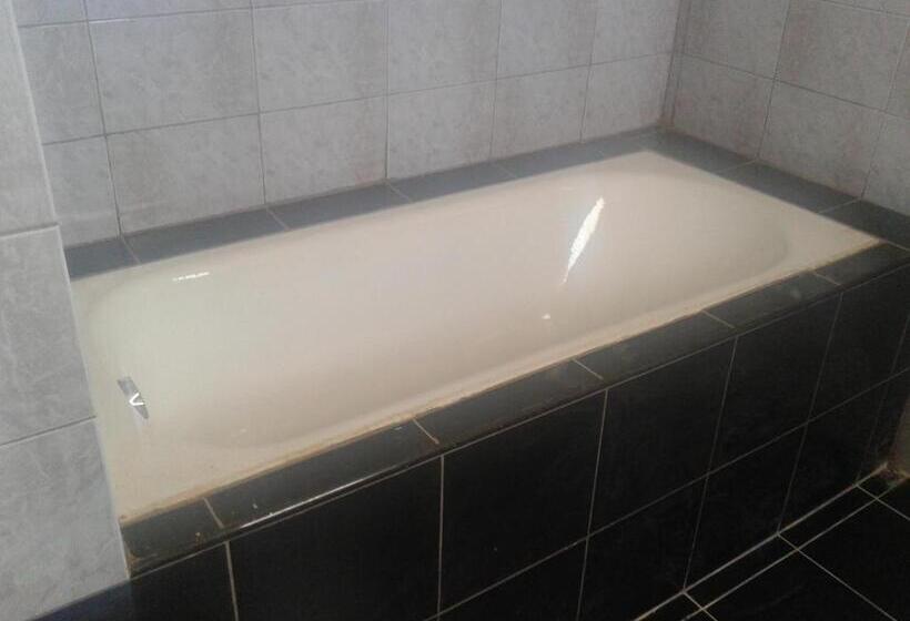 اتاق اکونومی, Ecole Lodge Antananarivo