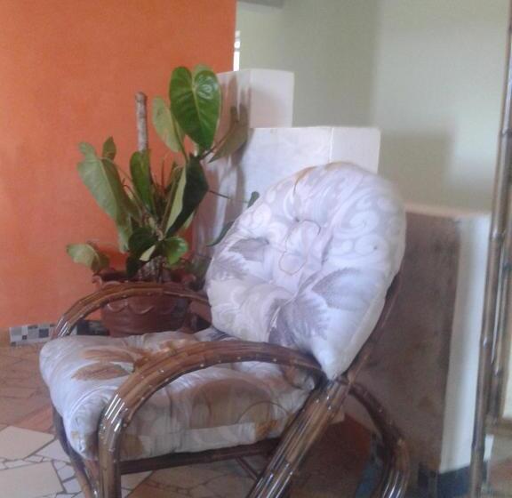 اتاق اکونومی, Ecole Lodge Antananarivo