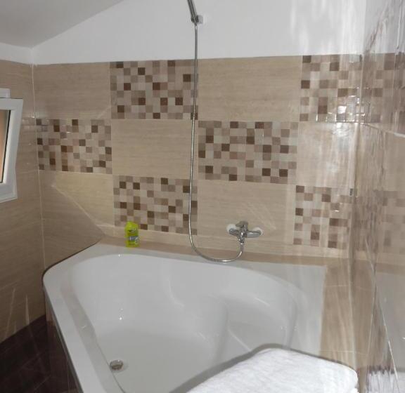 اتاق خانوادگی, Ecole Lodge Antananarivo