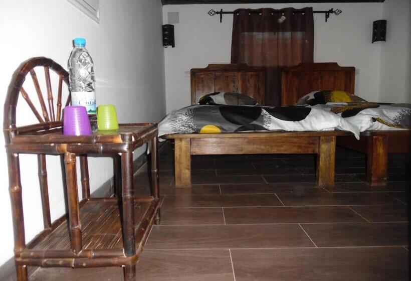 اتاق خانوادگی, Ecole Lodge Antananarivo