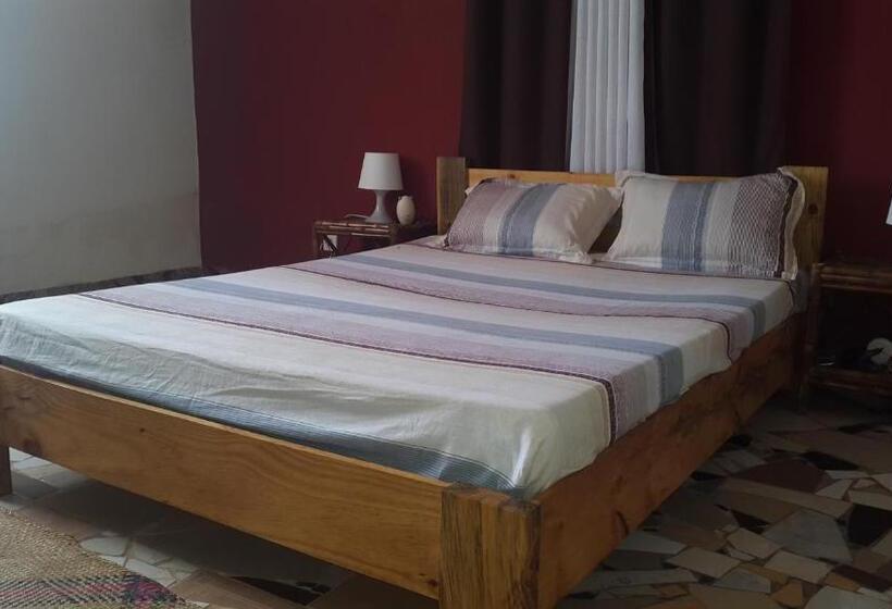 اتاق اکونومی, Ecole Lodge Antananarivo