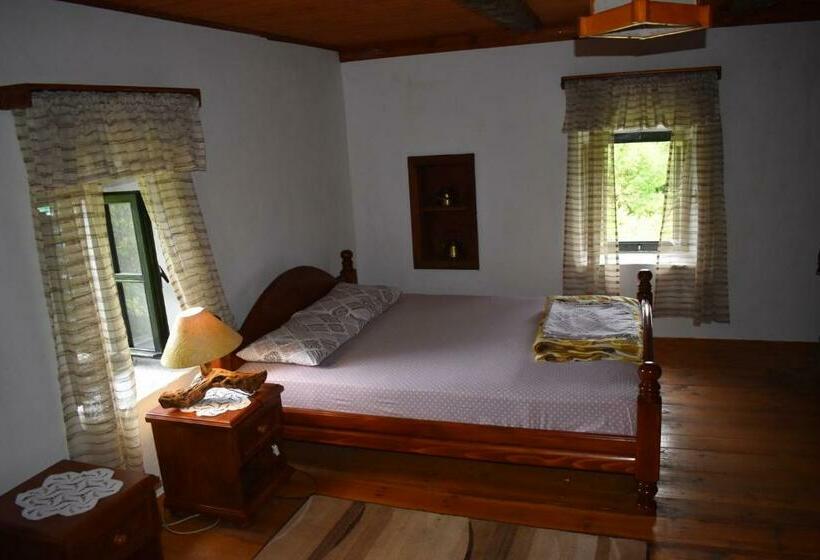 اتاق راحتی سه تخته, Old House Nilovic