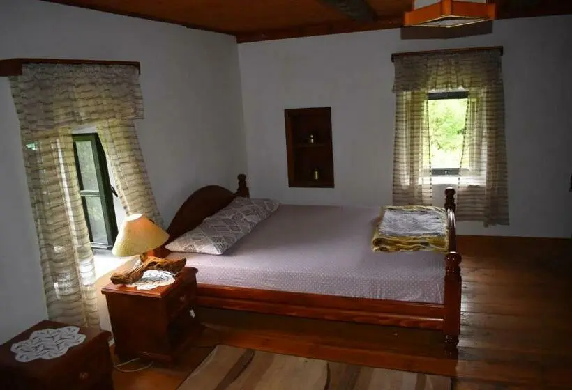 اتاق راحتی سه تخته, Old House Nilovic