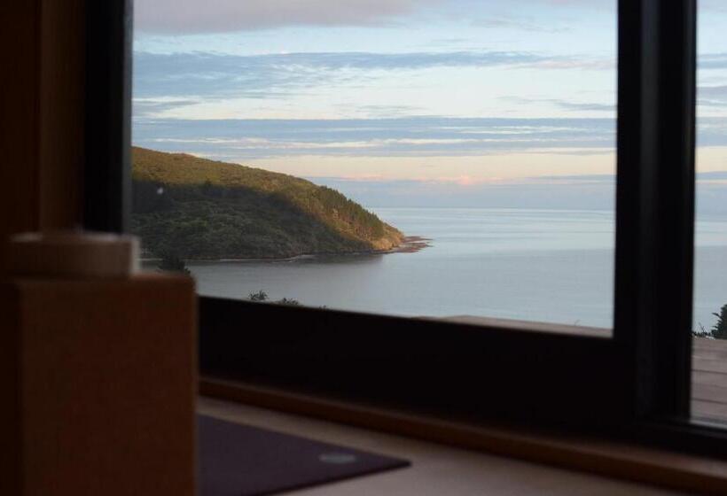 اتاق سوپریور با چشمانداز دریا, The Huts