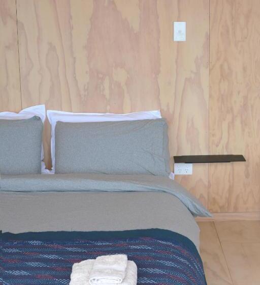 اتاق سوپریور با چشمانداز دریا, The Huts