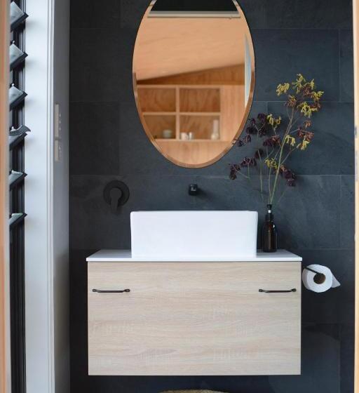 اتاق سوپریور با چشمانداز دریا, The Huts