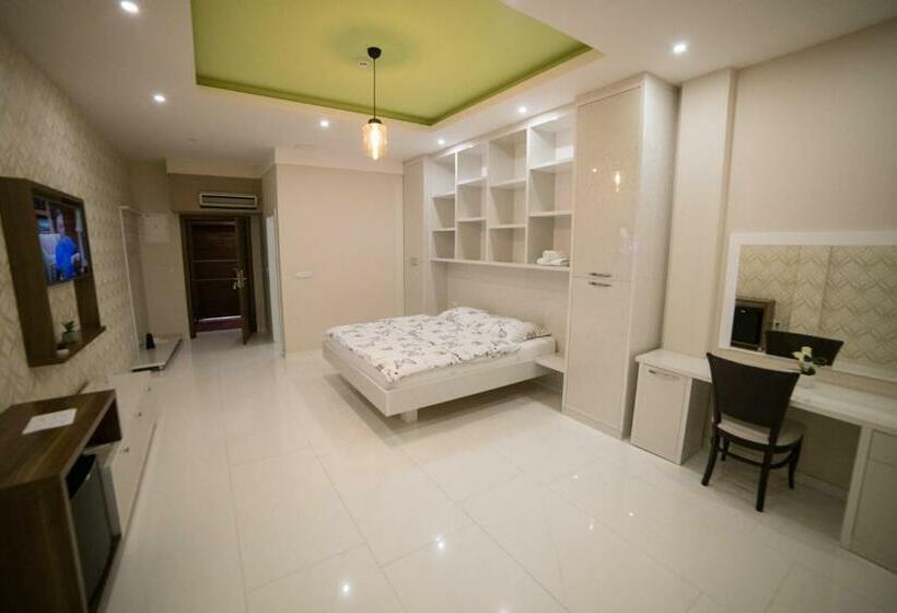 اتاق استاندارد, Urban