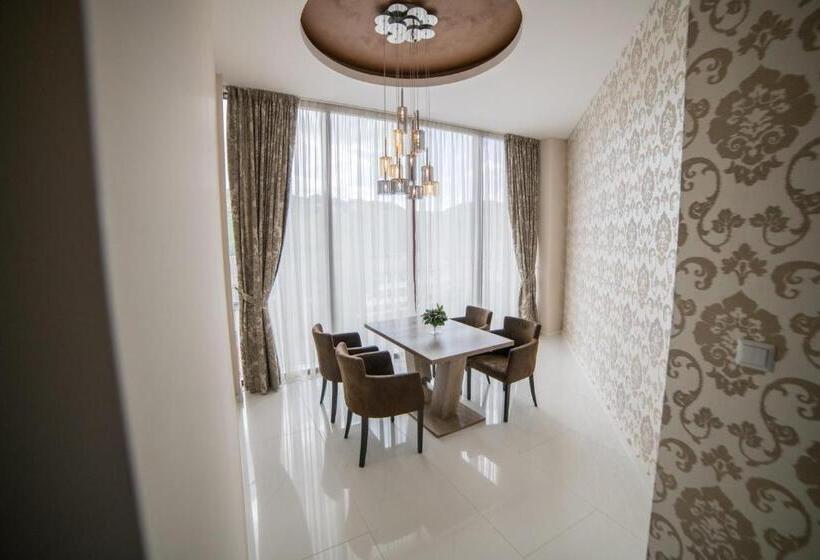 اتاق لوکس, Urban