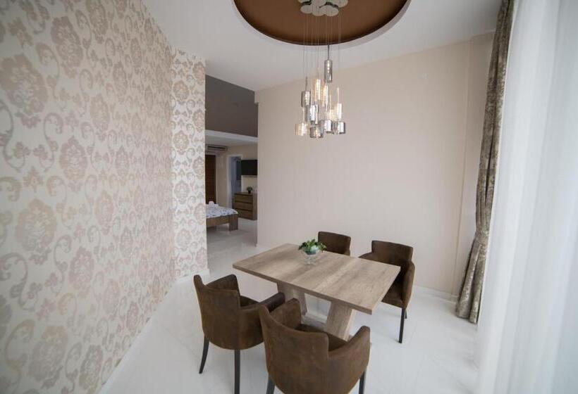 اتاق لوکس, Urban