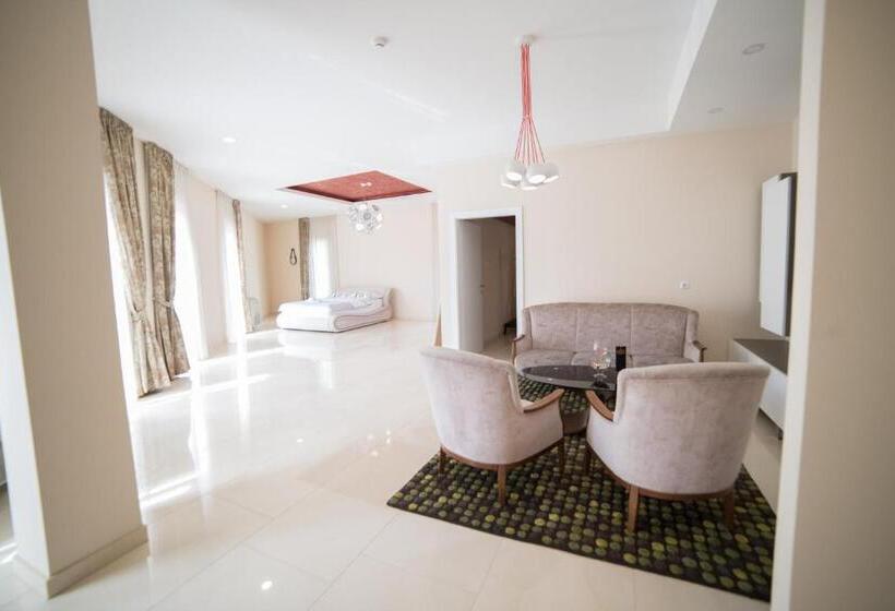 آپارتمان 2 خوابه, Urban