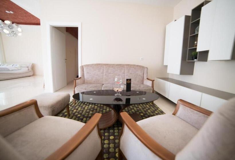 آپارتمان 2 خوابه, Urban