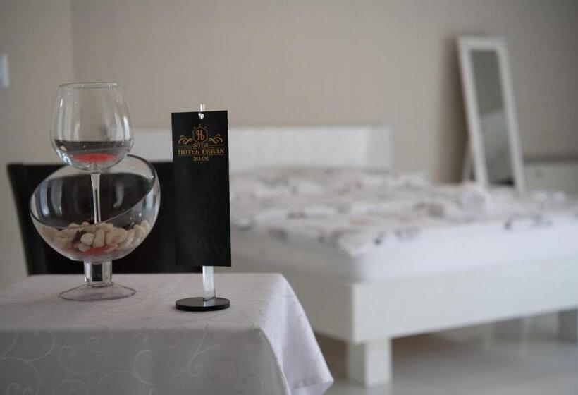 اتاق لوکس, Urban