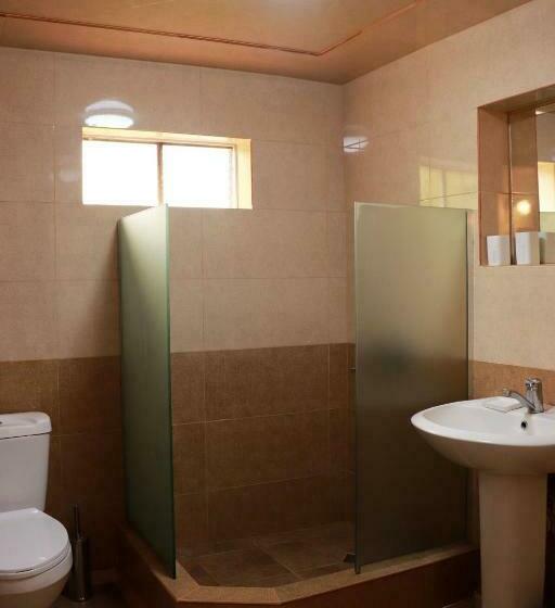 اتاق استاندارد سه تخته با سرویس بهداشتی مشترک, Greengate