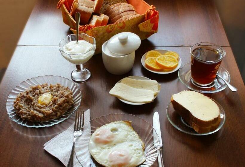 اتاق استاندارد سه تخته با سرویس بهداشتی مشترک, Greengate