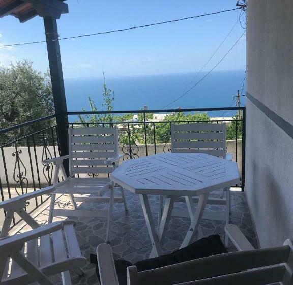 Четырехместный Номер Стандарт, Joni S House