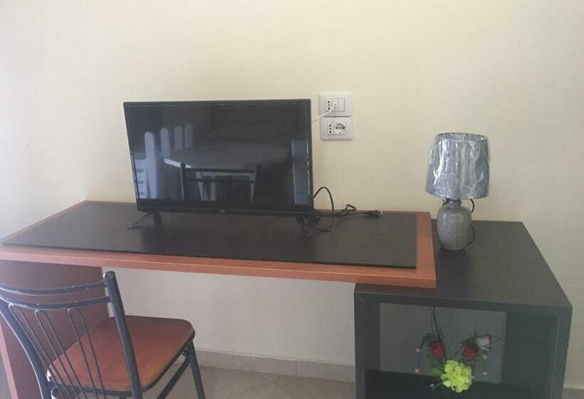 Четырехместный Номер Стандарт, Joni S House