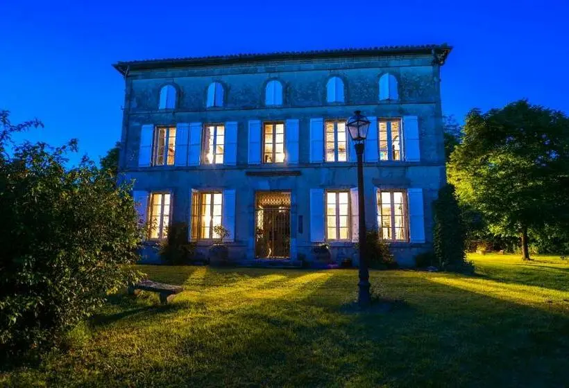 プール付き１ベッドルームヴィラ, Maison De Maître Avec Grand Parc Arboré Clos De Murs