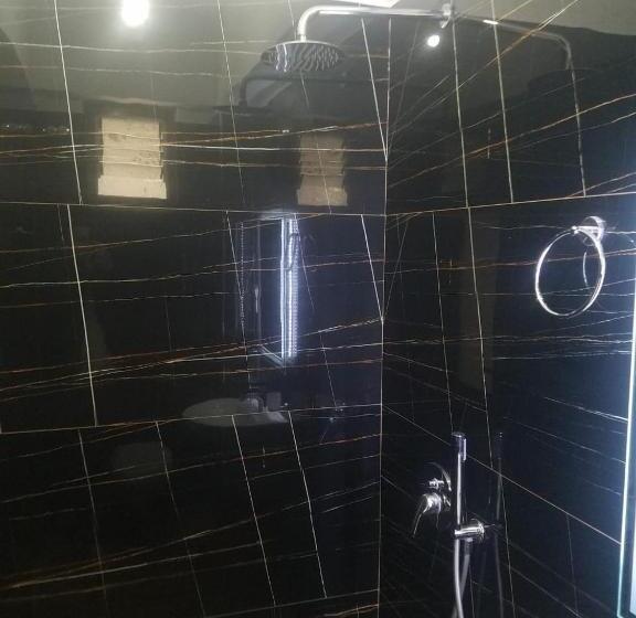 带观景的标准工作室, Hyso Vela