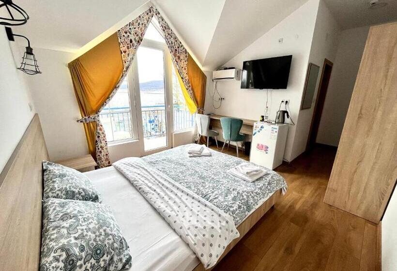 اتاق استاندارد با چشم‌انداز دریاچه, Laguna Beach Club Bazaleti Lake