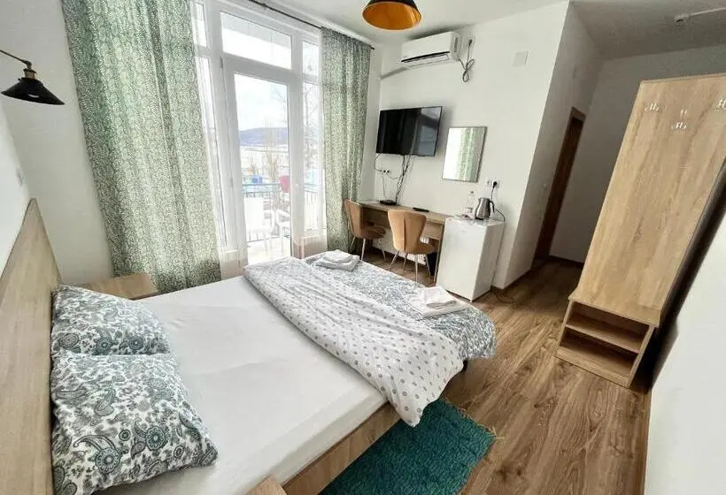 اتاق استاندارد با چشم‌انداز دریاچه, Laguna Beach Club Bazaleti Lake