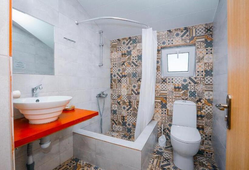 استودیو خانوادگی, Laguna Beach Club Bazaleti Lake