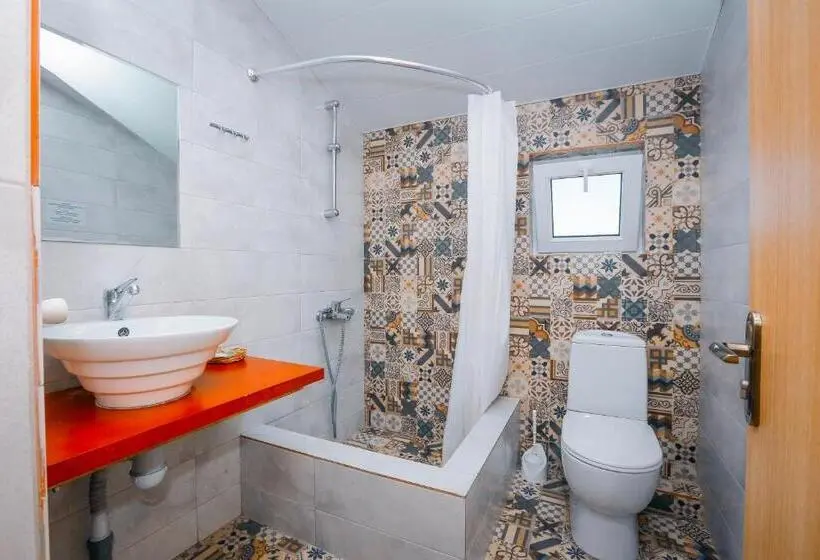 استودیو خانوادگی, Laguna Beach Club Bazaleti Lake