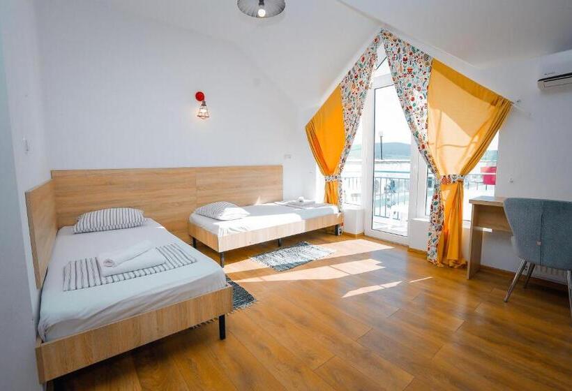 استودیو خانوادگی, Laguna Beach Club Bazaleti Lake