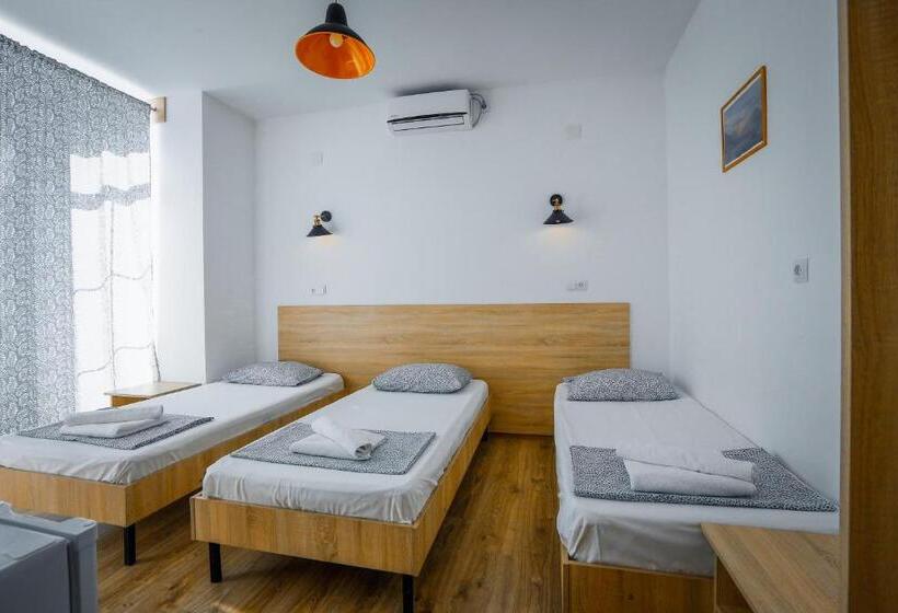 اتاق راحتی سه تخته, Laguna Beach Club Bazaleti Lake