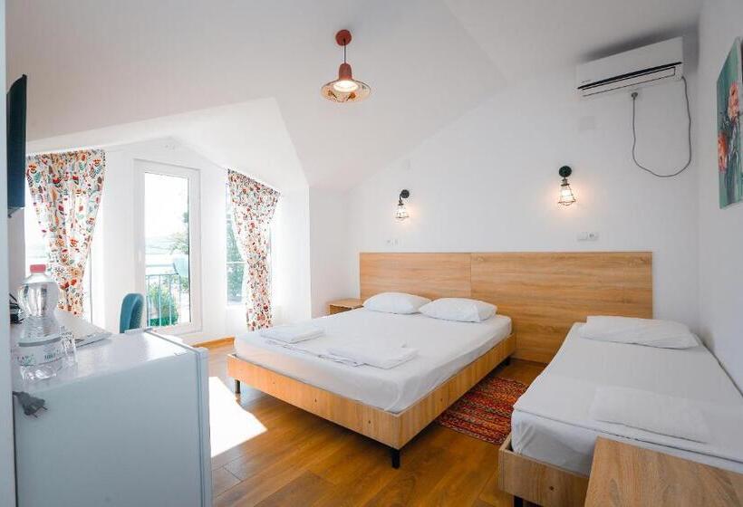 اتاق راحتی سه تخته, Laguna Beach Club Bazaleti Lake