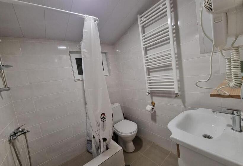 سوییت لوکس, Laguna Beach Club Bazaleti Lake