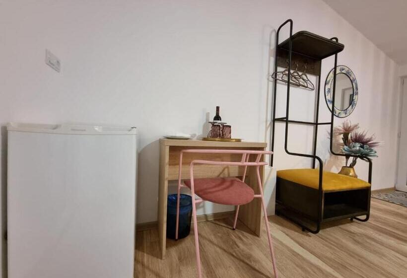 سوییت لوکس, Laguna Beach Club Bazaleti Lake