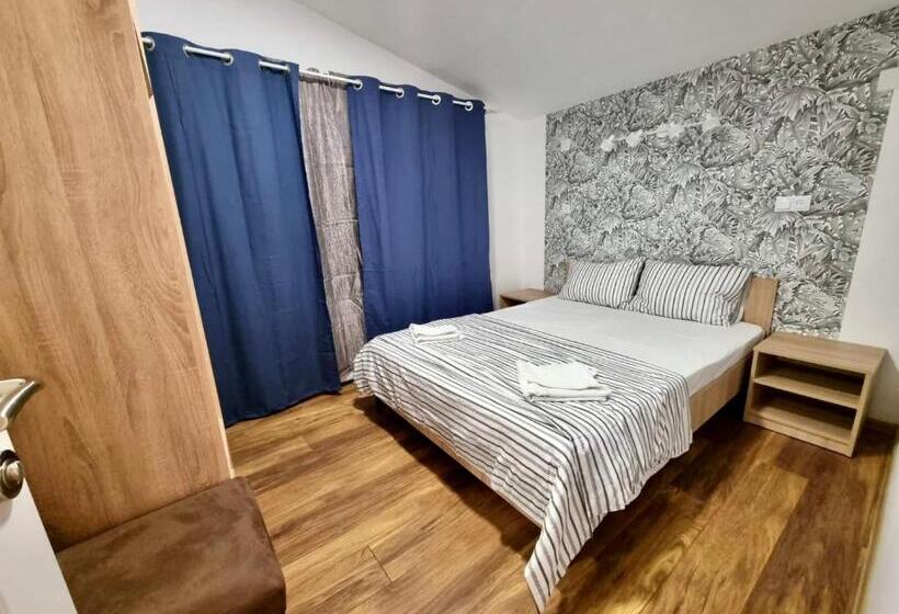 سوییت لوکس, Laguna Beach Club Bazaleti Lake