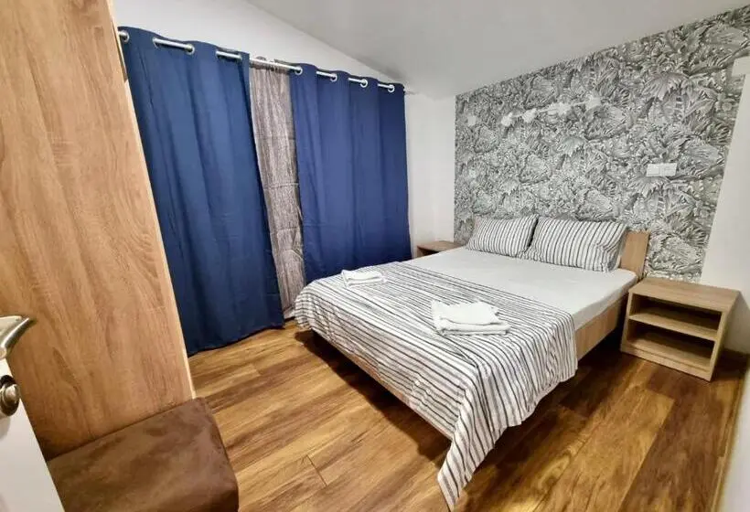 سوییت لوکس, Laguna Beach Club Bazaleti Lake