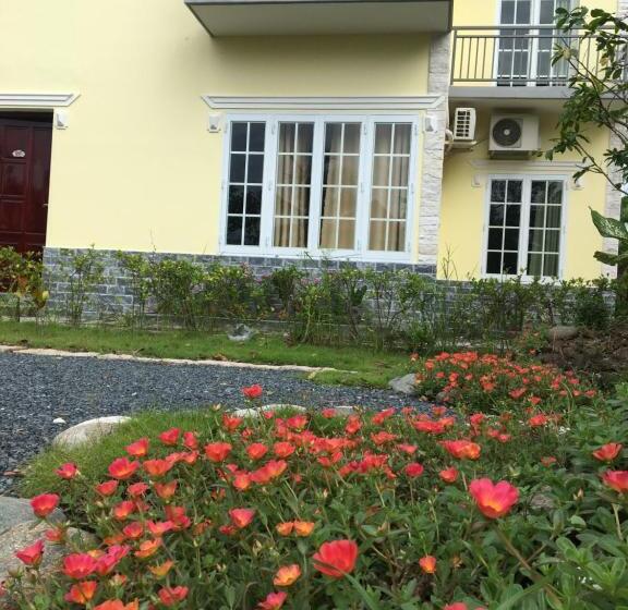 اتاق استاندارد چهارنفره با بالکن, Aurora Mekong