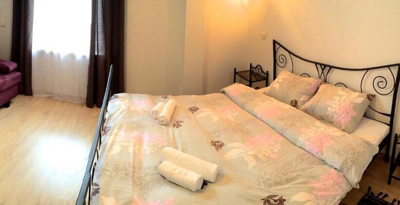 اتاق لوکس, More Guesthouse