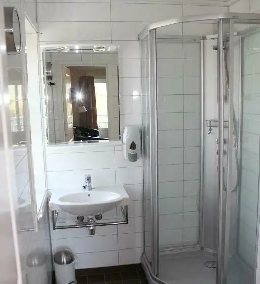 シングルデラックスルーム, Ulvsvåg Gjestgiveri Og Fjordcamping As