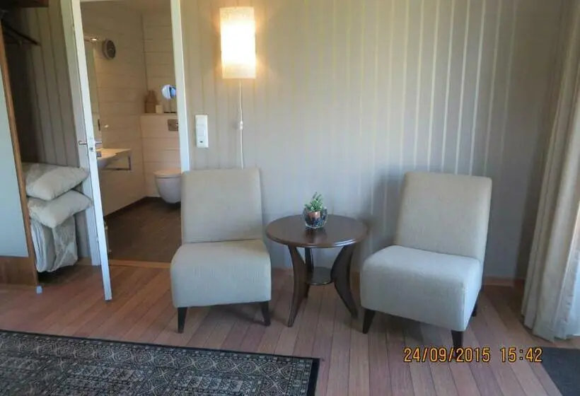 バルコニー付きデラックスルーム, Ulvsvåg Gjestgiveri Og Fjordcamping As