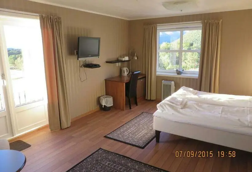 バルコニー付きデラックスルーム, Ulvsvåg Gjestgiveri Og Fjordcamping As