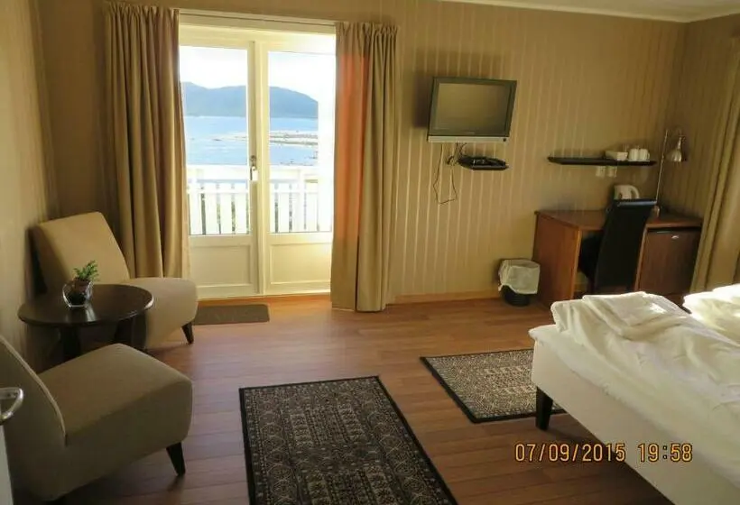 バルコニー付きデラックスルーム, Ulvsvåg Gjestgiveri Og Fjordcamping As