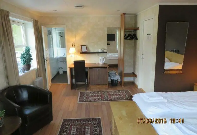 バルコニー付きスタンダードルーム, Ulvsvåg Gjestgiveri Og Fjordcamping As