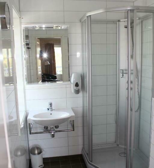 Номер Стандарт с Балконом, Ulvsvåg Gjestgiveri Og Fjordcamping As