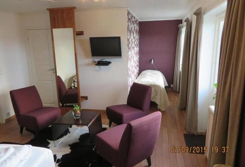 Triple Room Sea View, Ulvsvåg Gjestgiveri Og Fjordcamping As