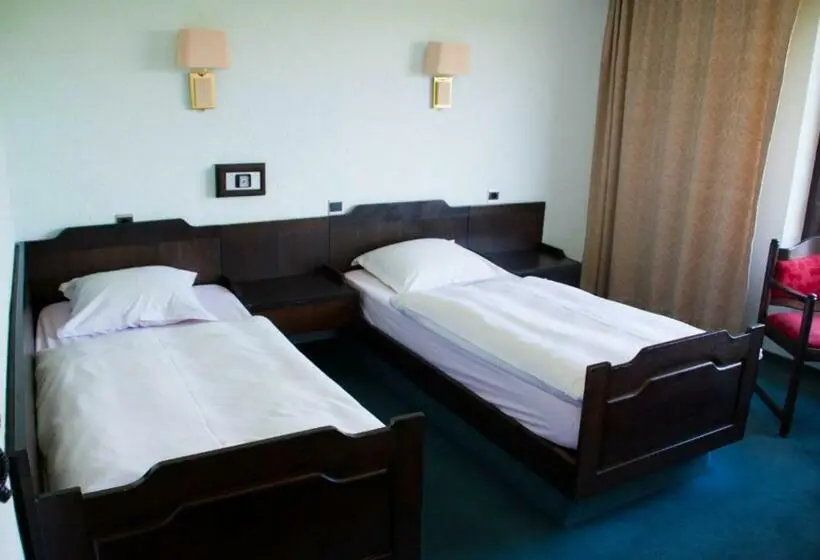اتاق استاندارد با چشم‌انداز باغ, Hôtel Grand Champ
