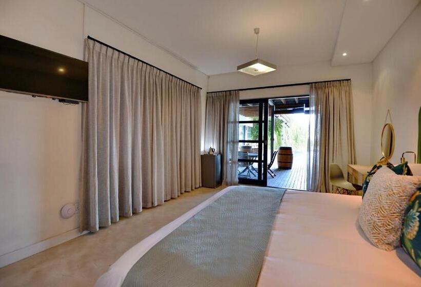 标准间, Ladybird Lodge