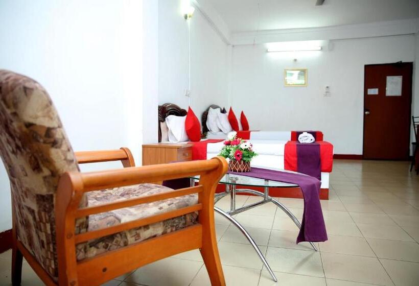 غرفة ديلوكس عائلية, Nelly Star