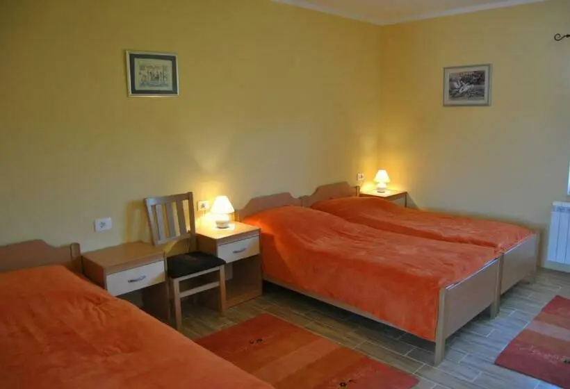 استودیوی استاندارد, Tourist Farm Dujceva Domacija