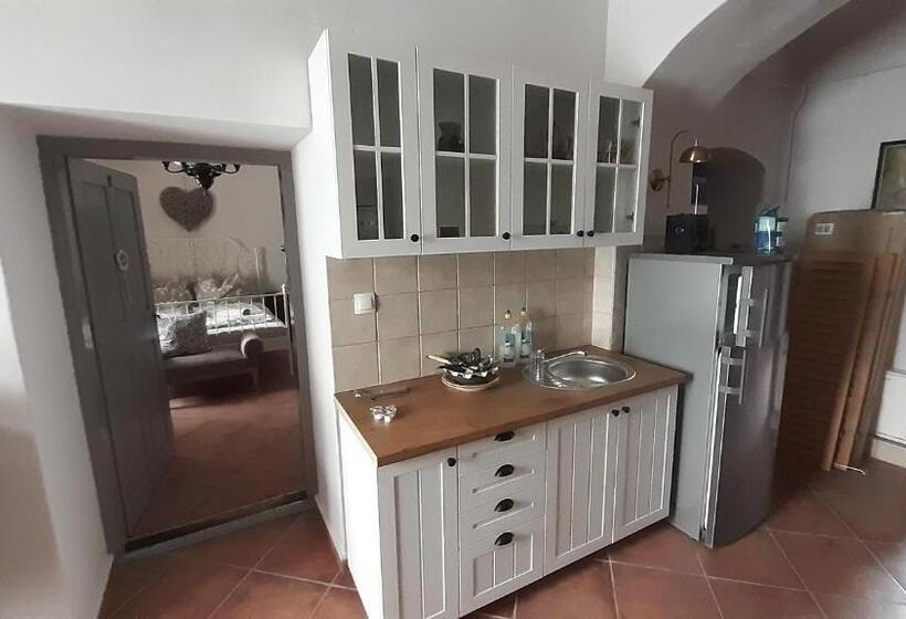 スイート, Köveskál Panzió