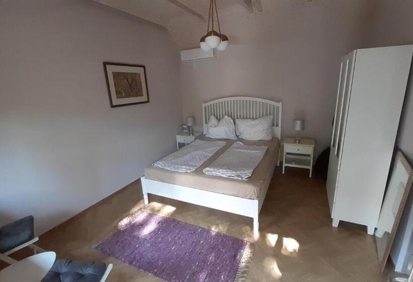 ガーデンビュースタンダードルーム, Köveskál Panzió